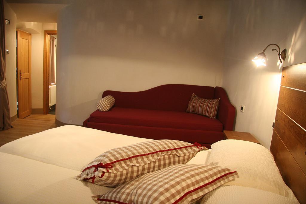 Ostello Del Castello Tirano Zimmer foto