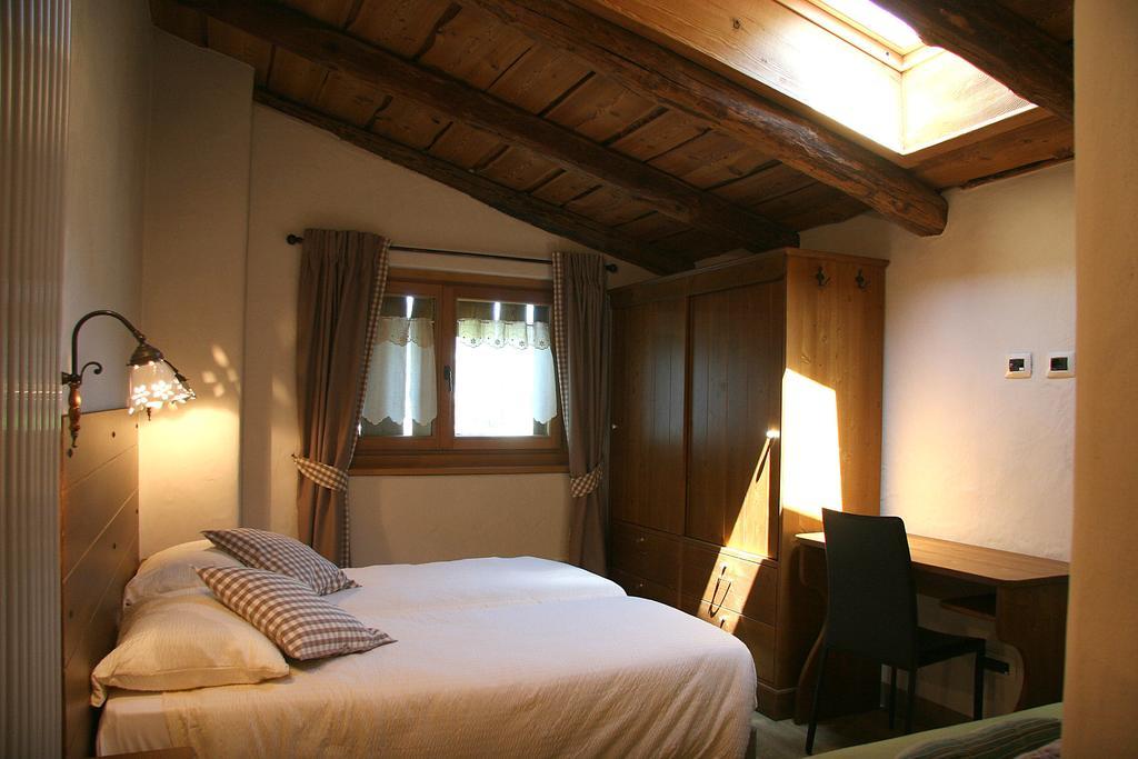 Ostello Del Castello Tirano Zimmer foto