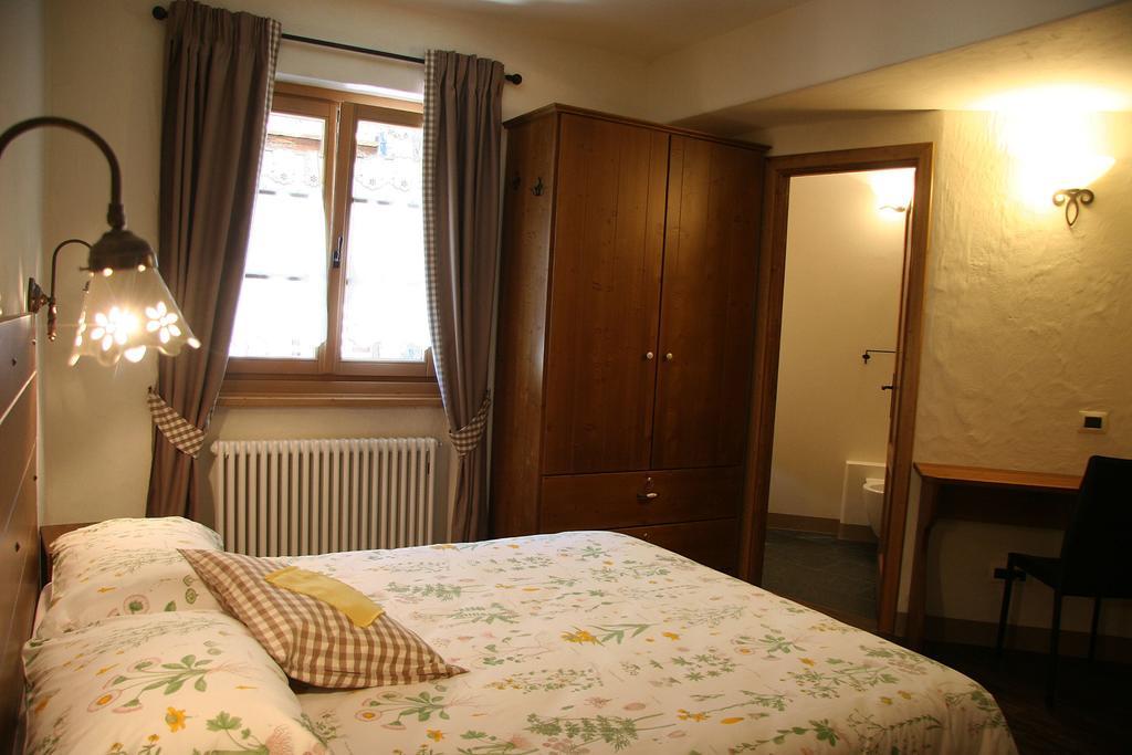 Ostello Del Castello Tirano Zimmer foto