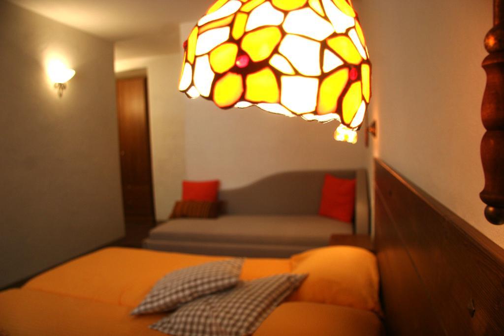 Ostello Del Castello Tirano Zimmer foto