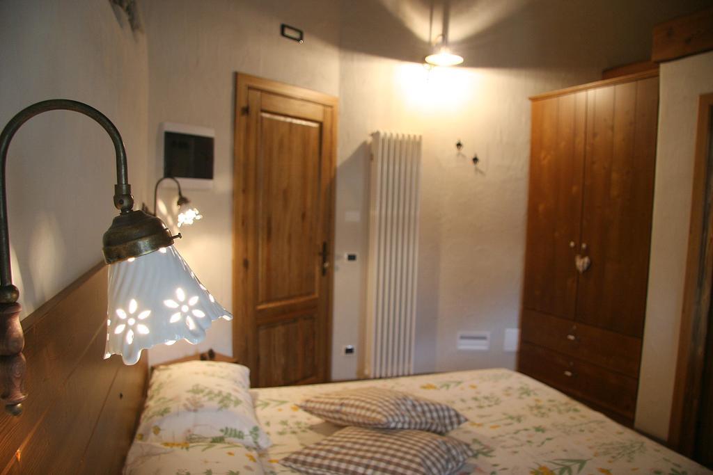 Ostello Del Castello Tirano Zimmer foto