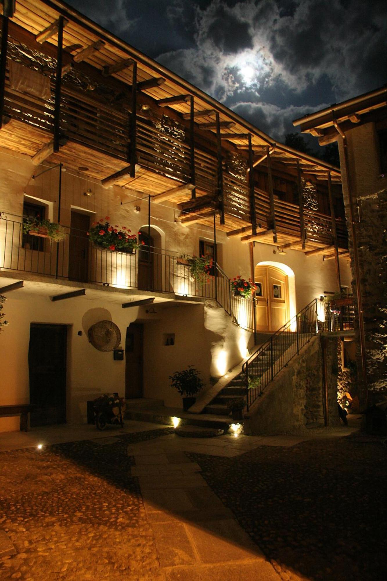Ostello Del Castello Tirano Exterior foto
